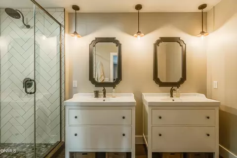 Bath - 816 Schick Dr, Bismarck, ND 58501 photo 4 of 8