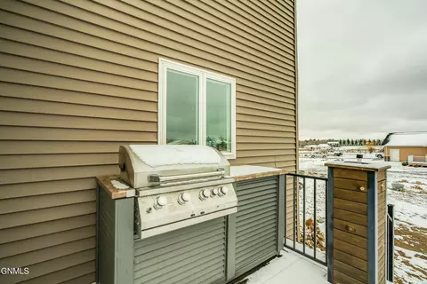 Exterior - 816 Schick Dr, Bismarck, ND 58501 photo 9 of 20