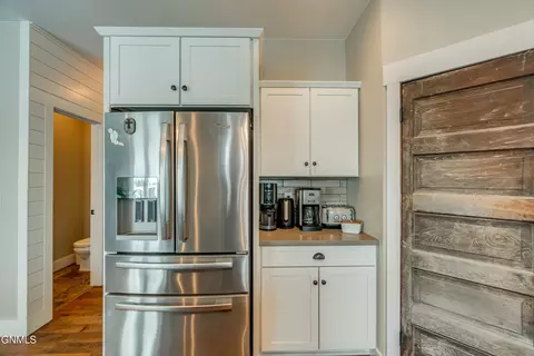 Kitchen - 816 Schick Dr, Bismarck, ND 58501 photo 8 of 9
