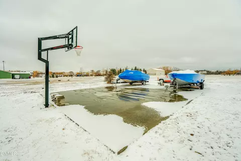 Exterior - 816 Schick Dr, Bismarck, ND 58501 photo 15 of 20