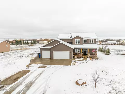 Exterior - 816 Schick Dr, Bismarck, ND 58501 photo 3 of 20