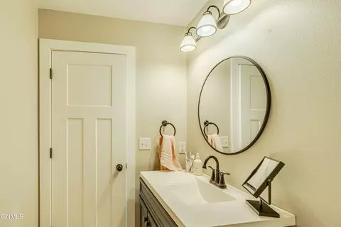 Bath - 816 Schick Dr, Bismarck, ND 58501 photo 3 of 8