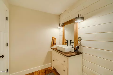 Bath - 816 Schick Dr, Bismarck, ND 58501 photo 8 of 8