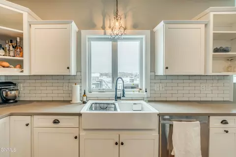 Kitchen - 816 Schick Dr, Bismarck, ND 58501 photo 5 of 9