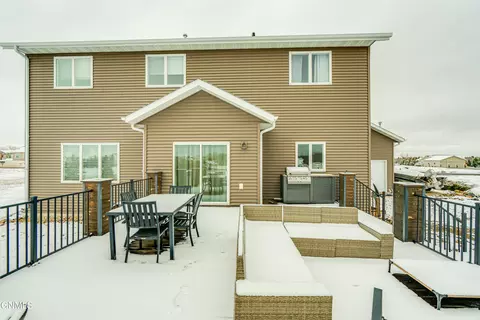 Exterior - 816 Schick Dr, Bismarck, ND 58501 photo 8 of 20