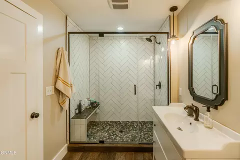 Bath - 816 Schick Dr, Bismarck, ND 58501 photo 5 of 8