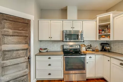 Kitchen - 816 Schick Dr, Bismarck, ND 58501 photo 3 of 9