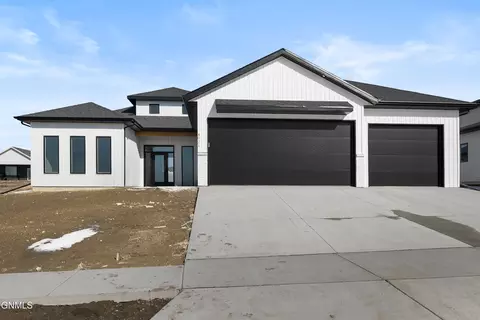 4021 Clairmont Rd, Bismarck, ND 58503