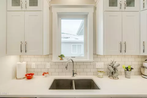 Kitchen - 3740 Stacy Dr, Bismarck, ND 58504 photo 6 of 10