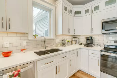 Kitchen - 3740 Stacy Dr, Bismarck, ND 58504 photo 2 of 10