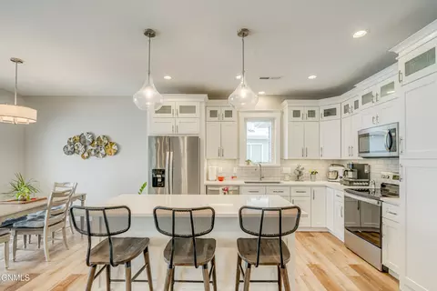 Kitchen - 3740 Stacy Dr, Bismarck, ND 58504 photo 3 of 10