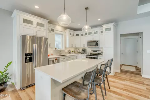 Kitchen - 3740 Stacy Dr, Bismarck, ND 58504 photo 4 of 10