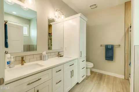 Bath - 3740 Stacy Dr, Bismarck, ND 58504 photo 5 of 11