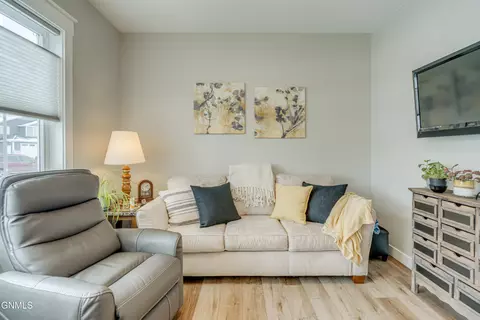 Living - 3740 Stacy Dr, Bismarck, ND 58504 photo 4 of 10