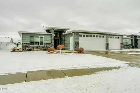 3740 Stacy Dr, Bismarck, ND 58504