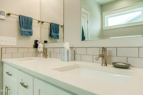 Bath - 3740 Stacy Dr, Bismarck, ND 58504 photo 10 of 11