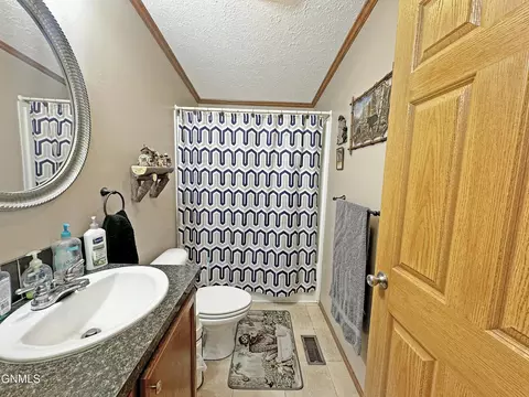 721 Riverside Dr, Williston, ND 58801 photo 19