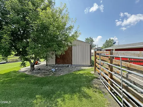 721 Riverside Dr, Williston, ND 58801 photo 27
