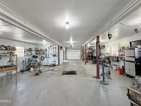 721 Riverside Dr, Williston, ND 58801 photo 23