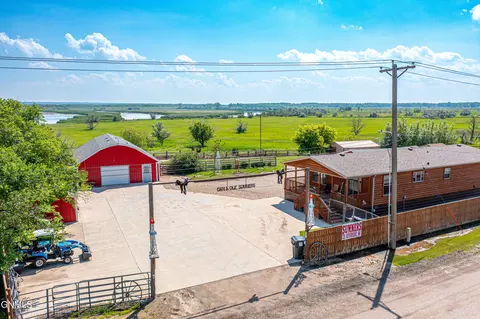 721 Riverside Dr, Williston, ND 58801 photo 2