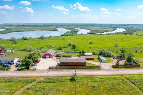 721 Riverside Dr, Williston, ND 58801