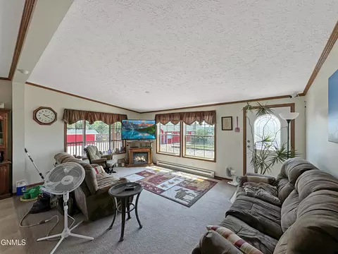 721 Riverside Dr, Williston, ND 58801 photo 14