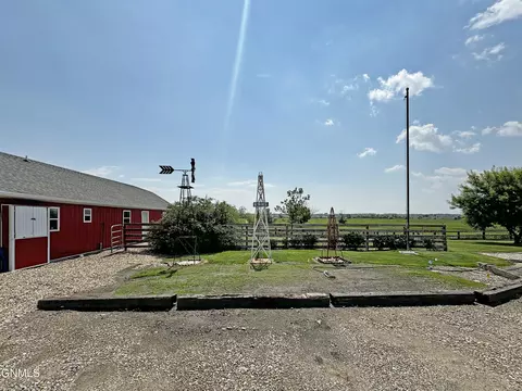 721 Riverside Dr, Williston, ND 58801 photo 30