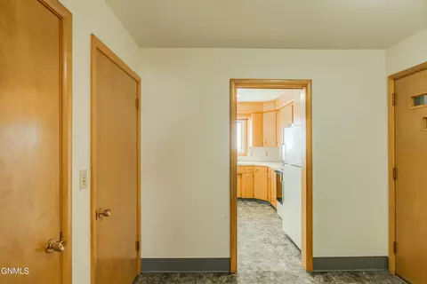 Entry Way - 2014 Rosser Ave, Bismarck, ND 58501 photo 2 of 4