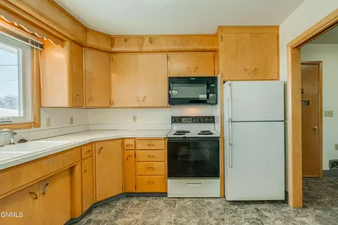 Kitchen - 2014 Rosser Ave, Bismarck, ND 58501 photo 2 of 3