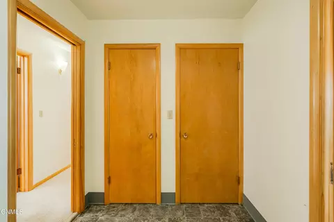 Entry Way - 2014 Rosser Ave, Bismarck, ND 58501 photo 3 of 4