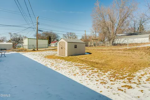 Exterior - 2014 Rosser Ave, Bismarck, ND 58501 photo 3 of 4