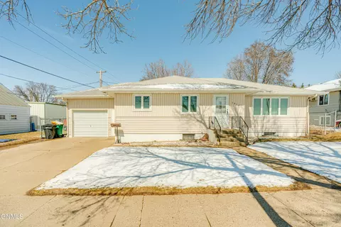 2014 Rosser Ave, Bismarck, ND 58501
