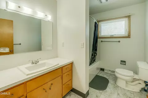 Bath - 2014 Rosser Ave, Bismarck, ND 58501 photo 1 of 3