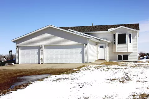 4605 Kendal Ct, Bismarck, ND 58504
