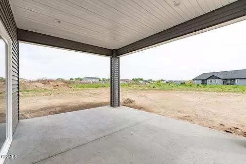 2923 Baltimore Dr, Bismarck, ND 58504 photo 27