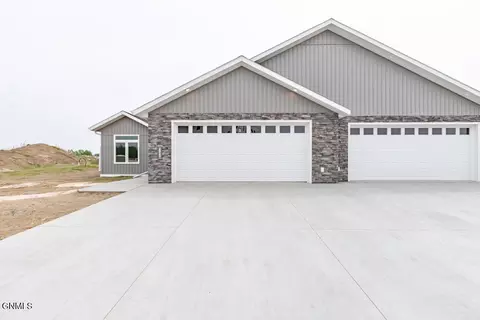 2923 Baltimore Dr, Bismarck, ND 58504 photo 26