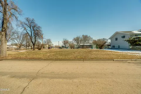 1805 Bowen Ave, Bismarck, ND 58504 photo 34