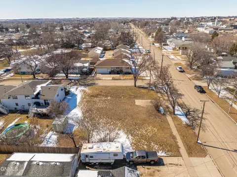1805 Bowen Ave, Bismarck, ND 58504 photo 12