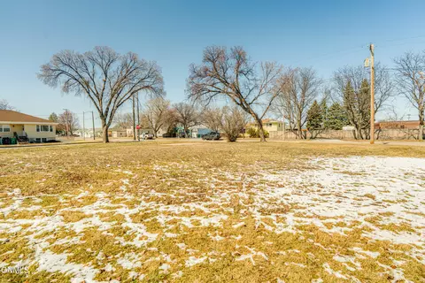 1805 Bowen Ave, Bismarck, ND 58504 photo 30