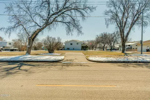 1805 Bowen Ave, Bismarck, ND 58504 photo 23