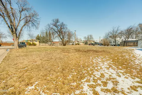 1805 Bowen Ave, Bismarck, ND 58504 photo 32