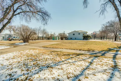 1805 Bowen Ave, Bismarck, ND 58504 photo 25