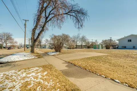 1805 Bowen Ave, Bismarck, ND 58504 photo 26