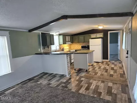 208 A St, Dickinson, ND 58601 photo 3