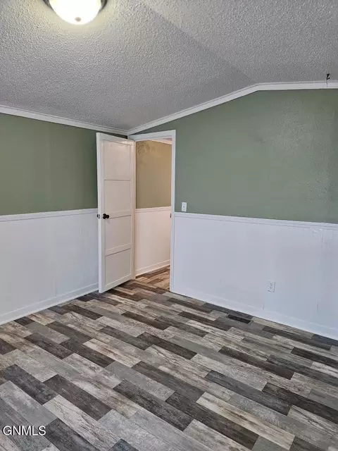 208 A St, Dickinson, ND 58601 photo 11