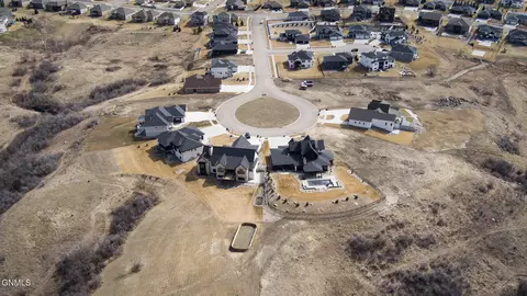 1507 Crest Rd, Bismarck, ND 58503 photo 3