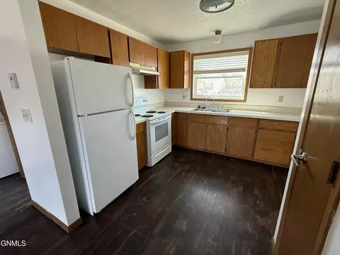 3114 18th Ave W, Williston, ND 58801 photo 3