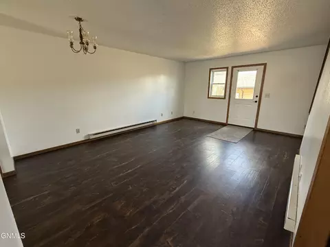 3114 18th Ave W, Williston, ND 58801 photo 2