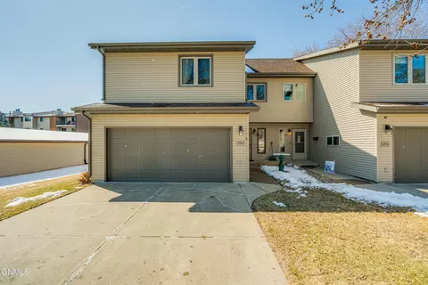 2950 Ontario Ln, Bismarck, ND 58503