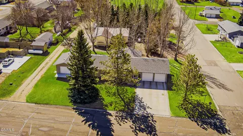 501 Main St E, Center, ND 58530